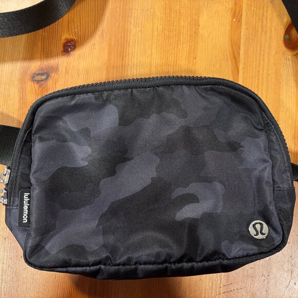 Lululemon Everywhere Belt Bag Large 2L H3DC (Heritage 365 Camo Deep Coal Multi) - Picture 2 of 4